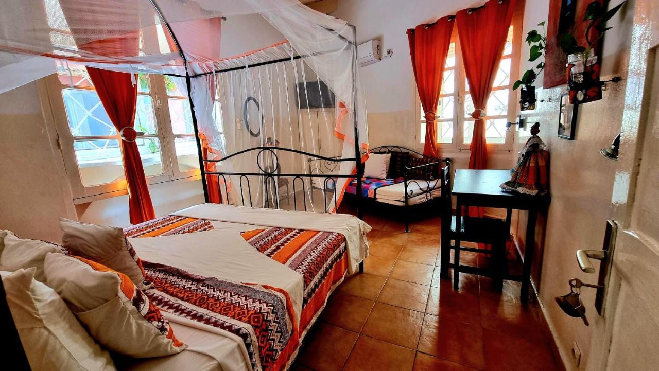 مبيت وإفطار Gorée Chez Coumbis المظهر الخارجي الصورة