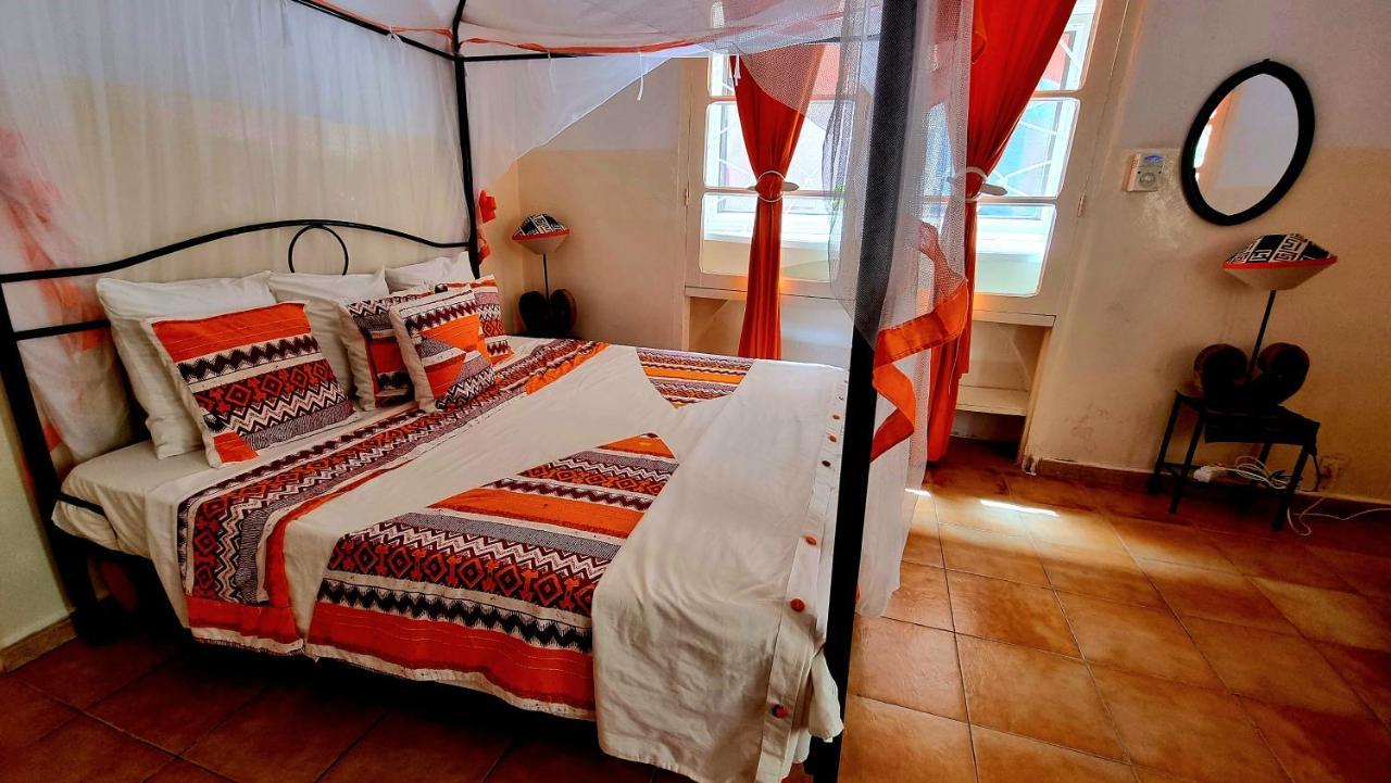 مبيت وإفطار Gorée Chez Coumbis المظهر الخارجي الصورة